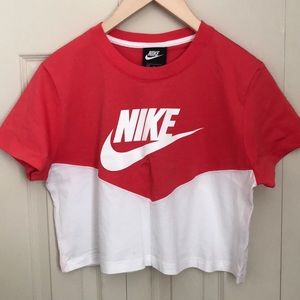 ✨NIKE WOMEN TOP ✨
